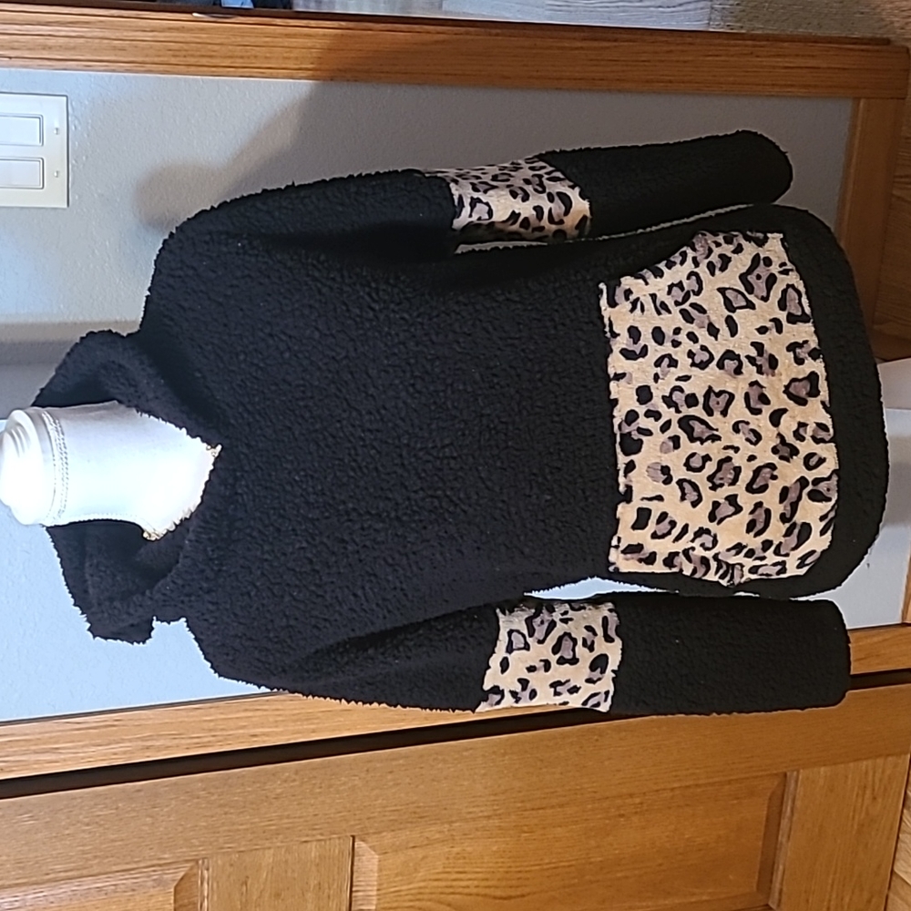 Leopard print hooded sweatshirt,  sz S, black and tan, c+d+m